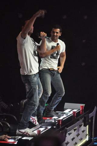 John Abraham and Akshay Kumar on the sets of Star Ya Rockstar at Mahalaxmi