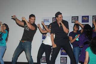 Akshay Kumar and John Abraham Promote Desi Boyz at Oberoi Mall