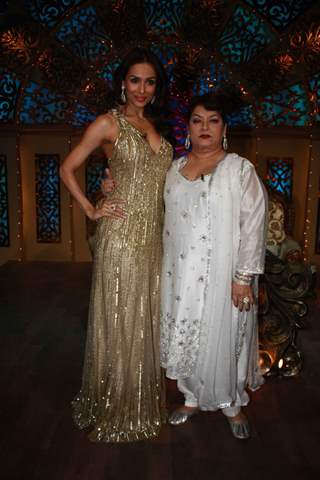 Malaika Arora Khan with Saroj Khan add glamour to 'Nachle Ve'