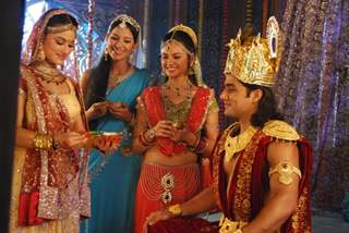 Vishal Karwal as Dwarikasheesh with his 3 queen Rukhmani,  Satyabhama, Jambanti