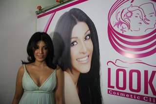 Koena Mitra launches Looks Cosmetic Clinic at Lokhandwala