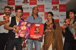 Vidya Balan and Tusshar Kapoor at The Dirty Picture DVD launch at Reliance Digital