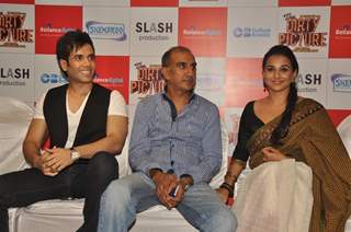 Vidya Balan and Tusshar Kapoor at The Dirty Picture DVD launch at Reliance Digital