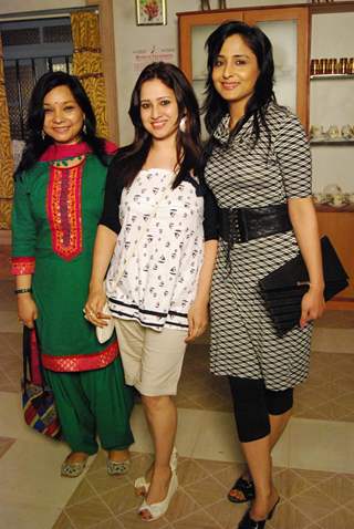 Pooja Joshi, Lata Saberwal at Rajan Shahi’s  on the set get together for Jamuna Paar