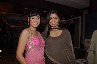 Deepshikha Nagpal and Nisha Kothari at IBN7 Super Idols Awards in Mumbai