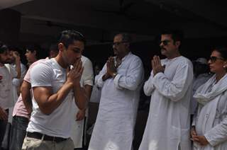 Boney Kapoor and Anil Kapoor at Mona Kapoor's funeral at Pawan Hans