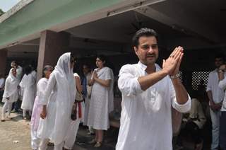 Sanjay Kapoor at Mona Kapoor's funeral at Pawan Hans