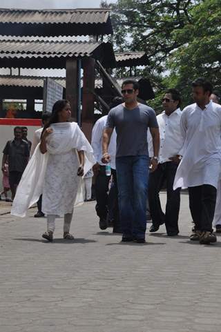 Salman Khan with sister Arpita Khan at Mona Kapoor's funeral at Pawan Hans