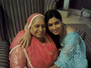 Rajinder Kaur Manchanda and Saakshi Tanwar on sets on Bade Acche Lagte Hai