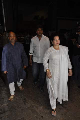 Sameer, Aadesh Shrivastava and Vijeta Pandit at chautha of Mona Kapoor