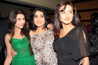 Rati Pandey with co-stars on Hitler didi party