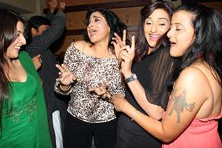 Rati Pandey with co-stars on Hitler didi party