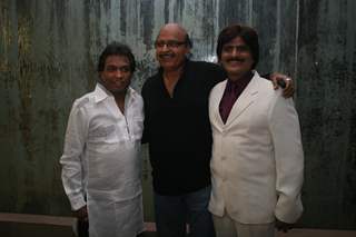 Sunil Pal, Avtaar Gill and Eshaan Quershi at Golden Achiever Awards 2012