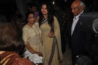 Poonam Dhillon, Asha Bhosle and Yash Chopra at Poonam Dhillon' Birthday Bash