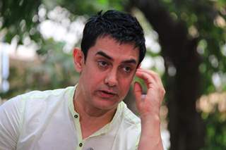Aamir Khan holds press meet regarding his TV show Satyamev Jayate at his house on sunday