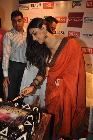 Vidya Balan unveils Kahaani DVD