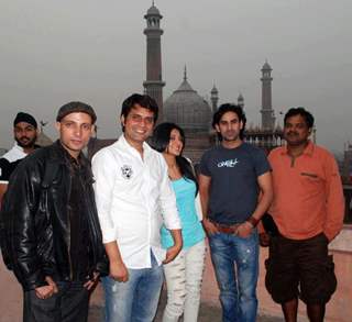 Jennifer Winget, Vinod Dixit and other crew members of Love Kiya Aur Lag Gaye