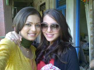 Drashti Dhami with her friend