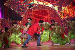 Ravi Kishan and Rakhi Sawant on Jhalak