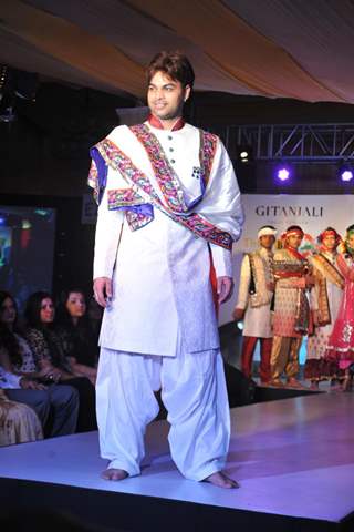 Yuvraj Parashar at Independence Day Fashion show