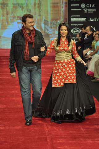 Lata Sabrawal Seth with husband Sanjeev Seth for Gitanjali Jewellers at IIJW in Mumbai