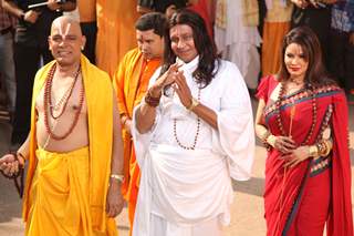 Mithun Chakraborty, Poonam Jhavar & Govind Namdeo playing the stereotypical godmen in OMG! Oh My God