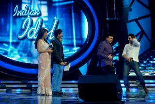 Akshay Kumar, Anu Malik at Music launch Of OMG Oh My God! On Indian Idol