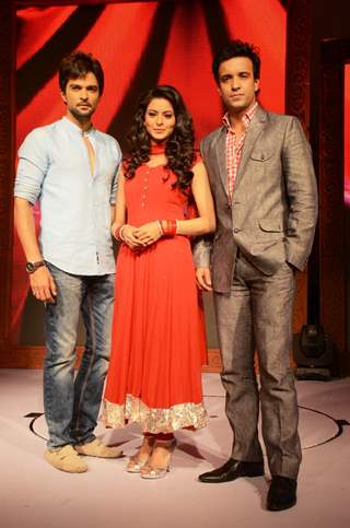 Raqesh Vashihst, Aamna Sharif and Aamir Ali in Hongey Judaa Na Hum