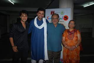 Akshay Sethi, Gautam Chaturvedi, Anjan Srivastav, Madhu at Musical Concert by Gautam Chaturvedi