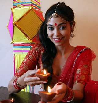 Anangsha Biswas special photo shoot of Diwali celebrations with fire crackers in Mumbai