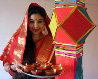 Anangsha Biswas special photo shoot of Diwali celebrations with fire crackers in Mumbai