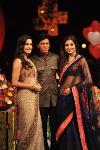 Shahrukh, Katrina & Anushka on the sets of India's Got Talent to promote Jab Tak Hai Jaan
