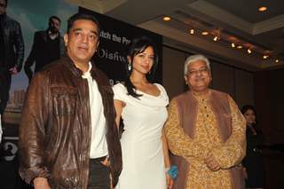 Kamal Hassan, Pooja Kumar at Film Vishwaroop press meet