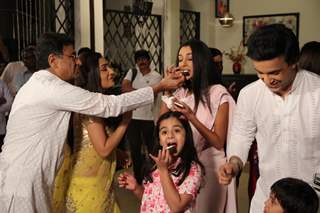 Entire Cast celebrating 1st Anniversary of the show Jhilmil Sitaaron Ka Aangan Hoga