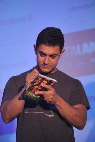 Aamir Khan pose during the felicitates winners of the Microsoft- Talash contest