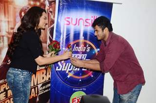 Sonakshi Sinha with India's Dancing Superstar contestant Loyola Dream team