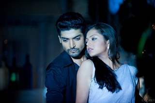 Drashti Dhami and Gurmeet Chaudhary as Geet and Maan in Geet Hui Sabse Parayi