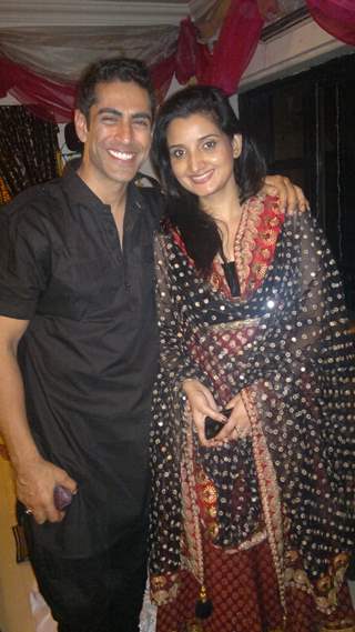 Tarun Khanna with Smriti Mohan were kind of color cordinated for this party