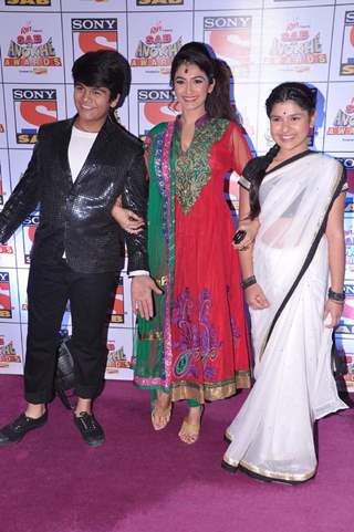Bhavya Gandhi, Nehha Mehta and Nidhi Bhanushali at SAB Ke Anokhe Awards 2013