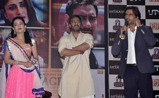 Amrita Rao, Ajay Devgn and Arjun Rampal at Satyagraha movie team during the promotion