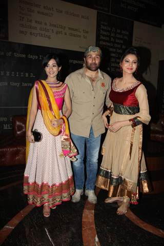 Sunny Deol, Amrita Rao and Anjali Abrol at the First look of Singh Saab The Great