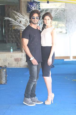 Shahid Kapoor and Ileana D'Cruz pose at PHATA POSTER NIKLA HERO- press meet