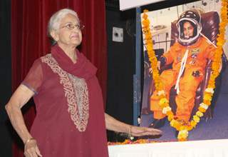 Kamini Kaushal felicitated by the Kalpana Chawala Excellence Award