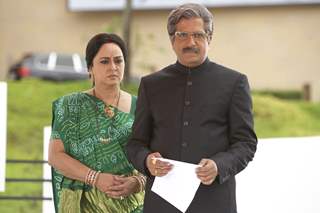 Darshan Jariwala and Shoma Anand looking angry