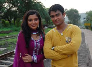 Suman and Karan in Rehna Hai Teri Palkon ki Chaaon Mein