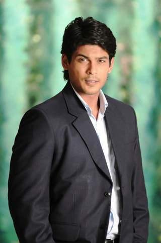 Siddharth Shukla looking gorgeous