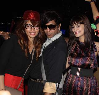 Yash Birla, Talat Aziz, Candy Brar, Aarti Chhabria, Tina Dutta and Ali Merchant At Sunburn DJ Party