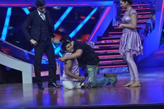 Salman Khan with Vinod and Raksha on Nach Baliye 6