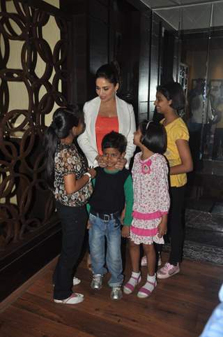 Madhuri Dixit with her fans during Dedh Ishqiya Promotions