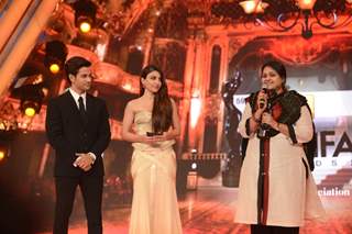 Supriya Pathak recieves the Best Actor in a Supporting Role Female Award for Ramleela